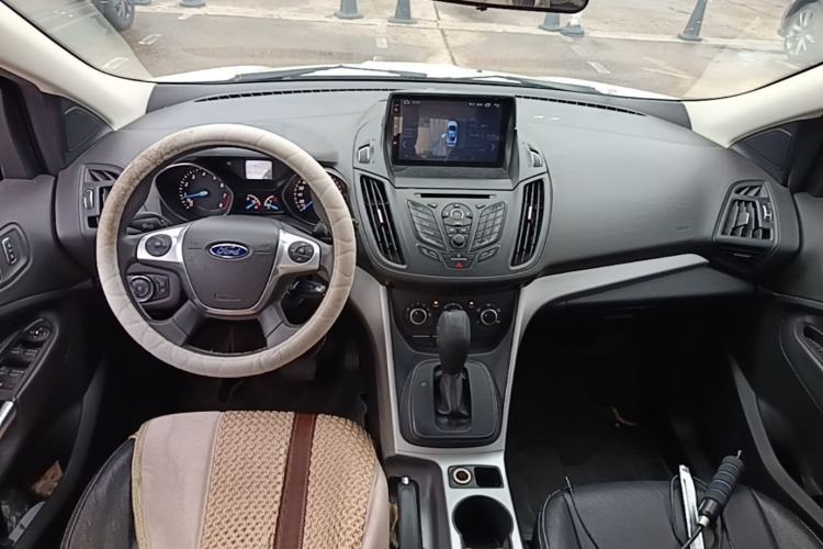 Used Ford Kuga 2013 1.6L GTDi Two-Wheel-Drive Comfort Model Center Console