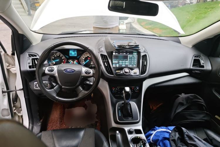 Used Ford Kuga 2013 1.6L GTDi Two-Wheel-Drive Trend Model Center Console