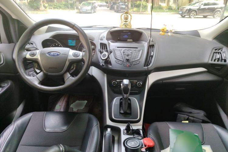 Used Ford Kuga 2013 1.6L GTDi Two-Wheel-Drive Trend Model Center Console