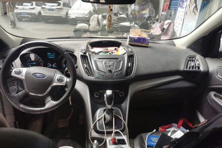Used Ford Kuga 2013 1.6L GTDi Two-Wheel-Drive Trend Model Center Console