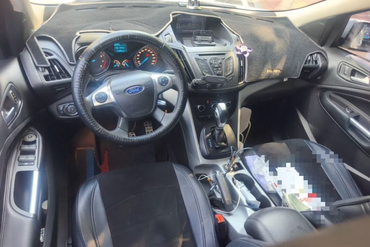Used Ford Kuga 2013 1.6L GTDi Two-Wheel-Drive Comfort Model Center Console