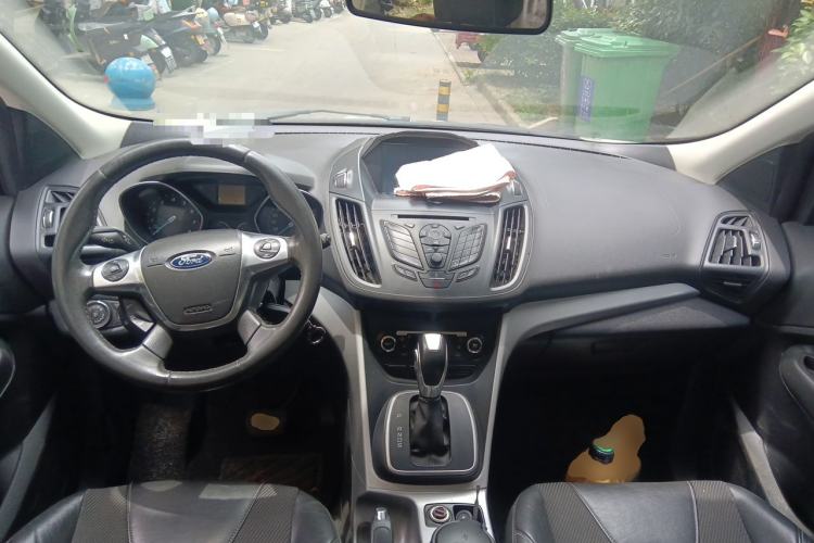 Used Ford Kuga 2013 1.6L GTDi Two-Wheel-Drive Trend Model Center Console