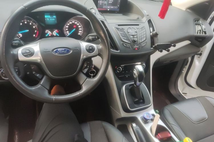 Used Ford Kuga 2013 1.6L GTDi Two-Wheel-Drive Comfort Model Center Console