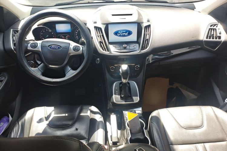Used Ford Kuga 2013 2.0L GTDi Four-Wheel-Drive Sport Model Center Console