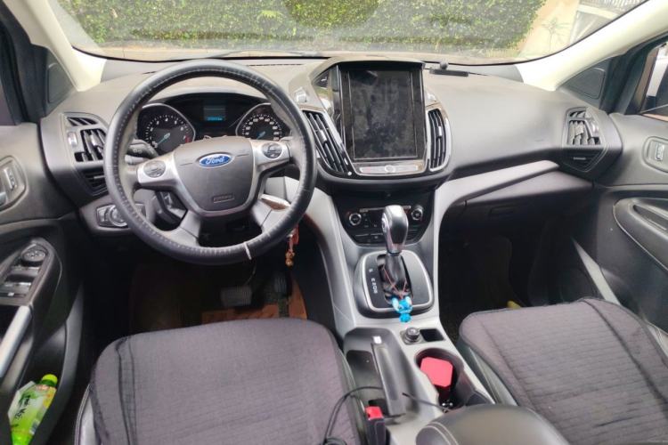 Used Ford Kuga 2013 1.6L GTDi Two-Wheel-Drive Trend Model Center Console