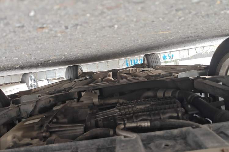 Used Ford Kuga 2013 1.6L GTDi Two-Wheel-Drive Trend Model Chassis Front