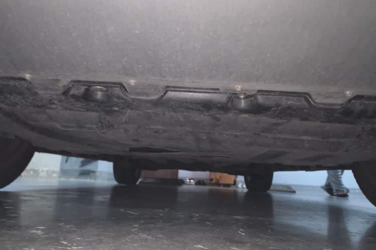 Used Ford Kuga 2013 1.6L GTDi Two-Wheel-Drive Trend Model Chassis Front