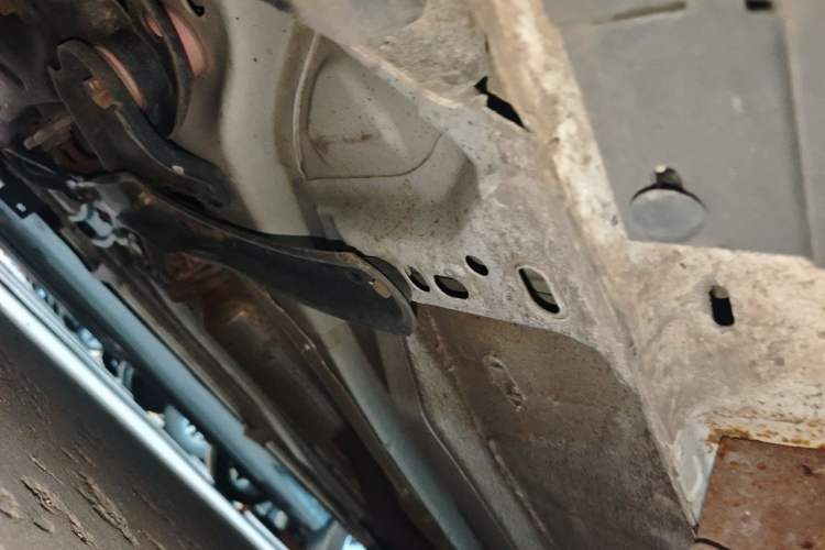 Used Ford Kuga 2013 1.6L GTDi Two-Wheel-Drive Trend Model Chassis Front Left