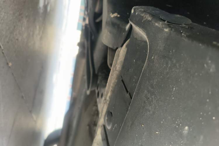 Used Ford Kuga 2013 1.6L GTDi Two-Wheel-Drive Trend Model Chassis Front Left