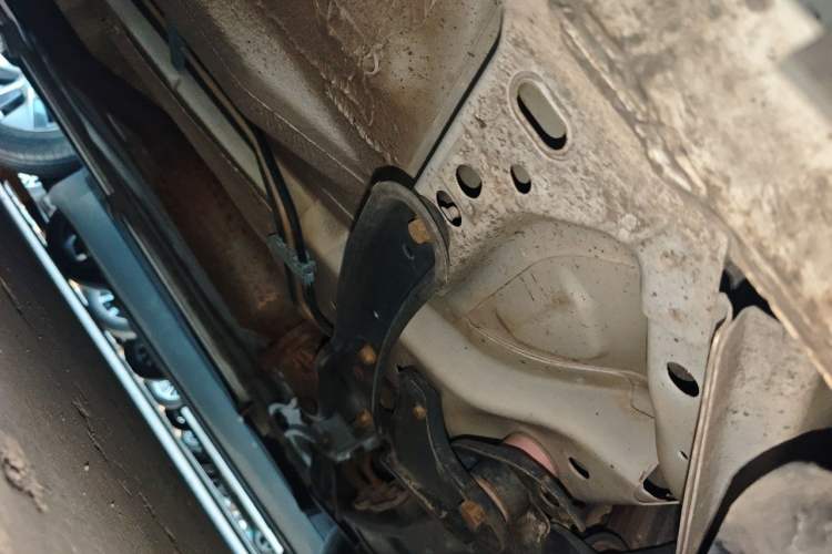 Used Ford Kuga 2013 1.6L GTDi Two-Wheel-Drive Trend Model Chassis Front Right