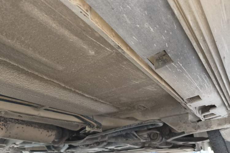 Used Ford Kuga 2013 1.6L GTDi Two-Wheel-Drive Trend Model Chassis Front Right