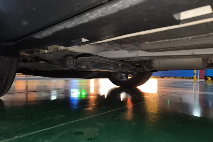 Used Ford Kuga 2013 1.6L GTDi Two-Wheel-Drive Trend Model Chassis Front