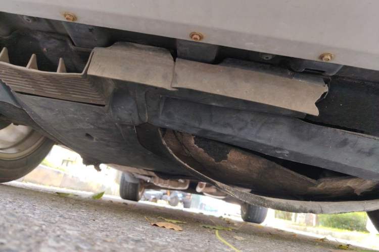 Used Ford Kuga 2013 1.6L GTDi Two-Wheel-Drive Trend Model Chassis Front