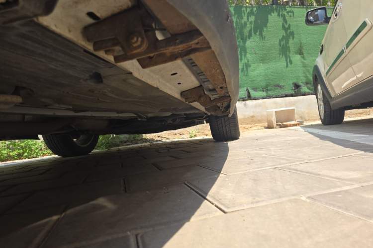 Used Ford Kuga 2013 1.6L GTDi Two-Wheel-Drive Trend Model Chassis Rear Right