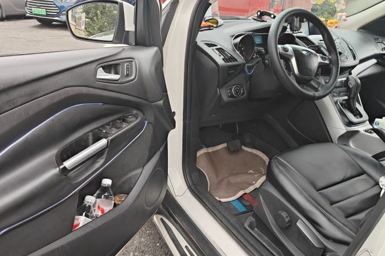 Used Ford Kuga 2013 1.6L GTDi Two-Wheel-Drive Trend Model Driver Seat