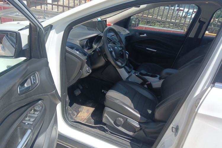Used Ford Kuga 2013 1.6L GTDi Two-Wheel-Drive Trend Model Driver Seat