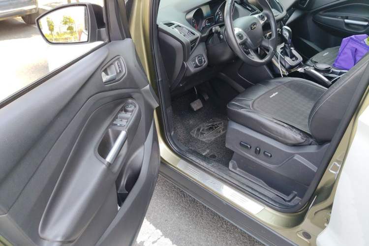 Used Ford Kuga 2013 2.0L GTDi Four-Wheel-Drive Sport Model Driver Seat