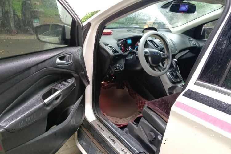 Used Ford Kuga 2013 1.6L GTDi Two-Wheel-Drive Trend Model Driver Seat