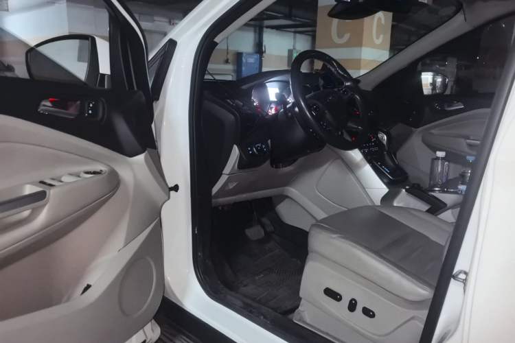 Used Ford Kuga 2013 2.0L GTDi Four-Wheel Drive Premium Model Driver Seat
