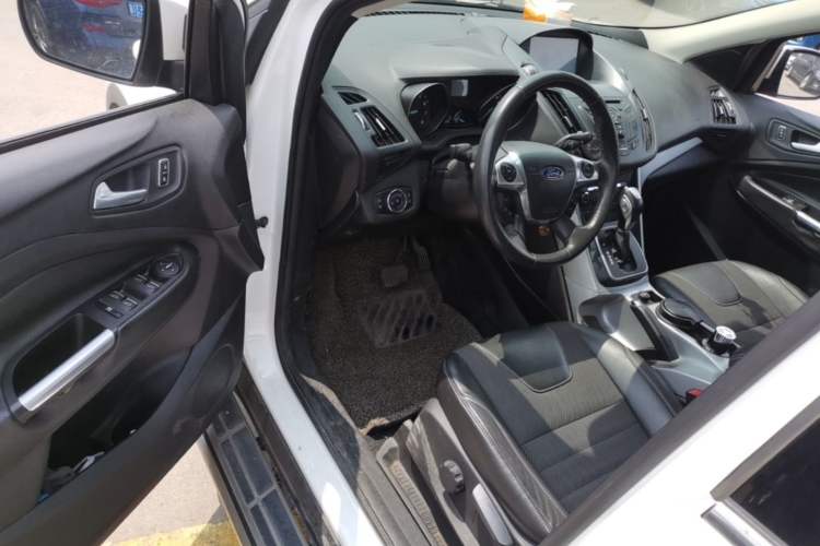 Used Ford Kuga 2013 1.6L GTDi Two-Wheel-Drive Trend Model Driver Seat