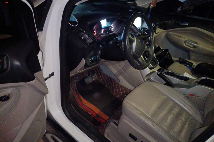 Used Ford Kuga 2013 2.0L GTDi Four-Wheel Drive Premium Model Driver Seat