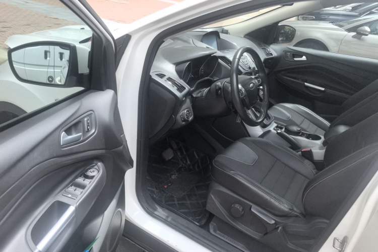 Used Ford Kuga 2013 1.6L GTDi Two-Wheel-Drive Trend Model Driver Seat