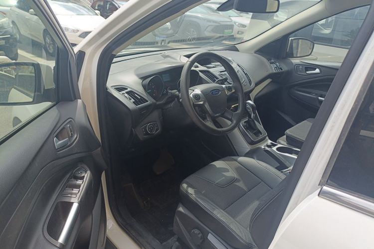 Used Ford Kuga 2013 1.6L GTDi Two-Wheel-Drive Trend Model Driver Seat