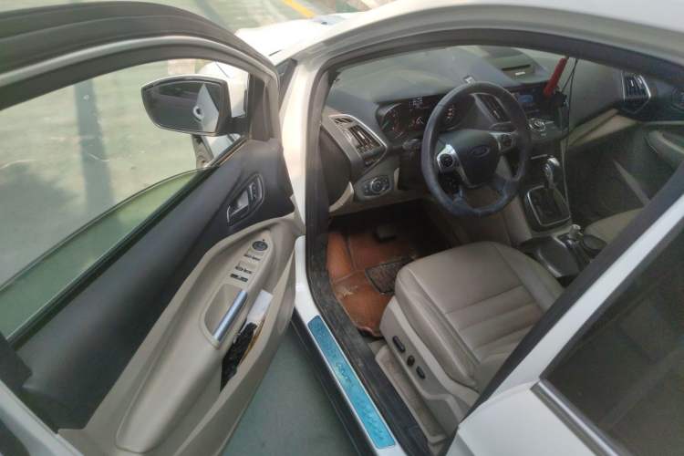 Used Ford Kuga 2013 2.0L GTDi Four-Wheel Drive Premium Model Driver Seat
