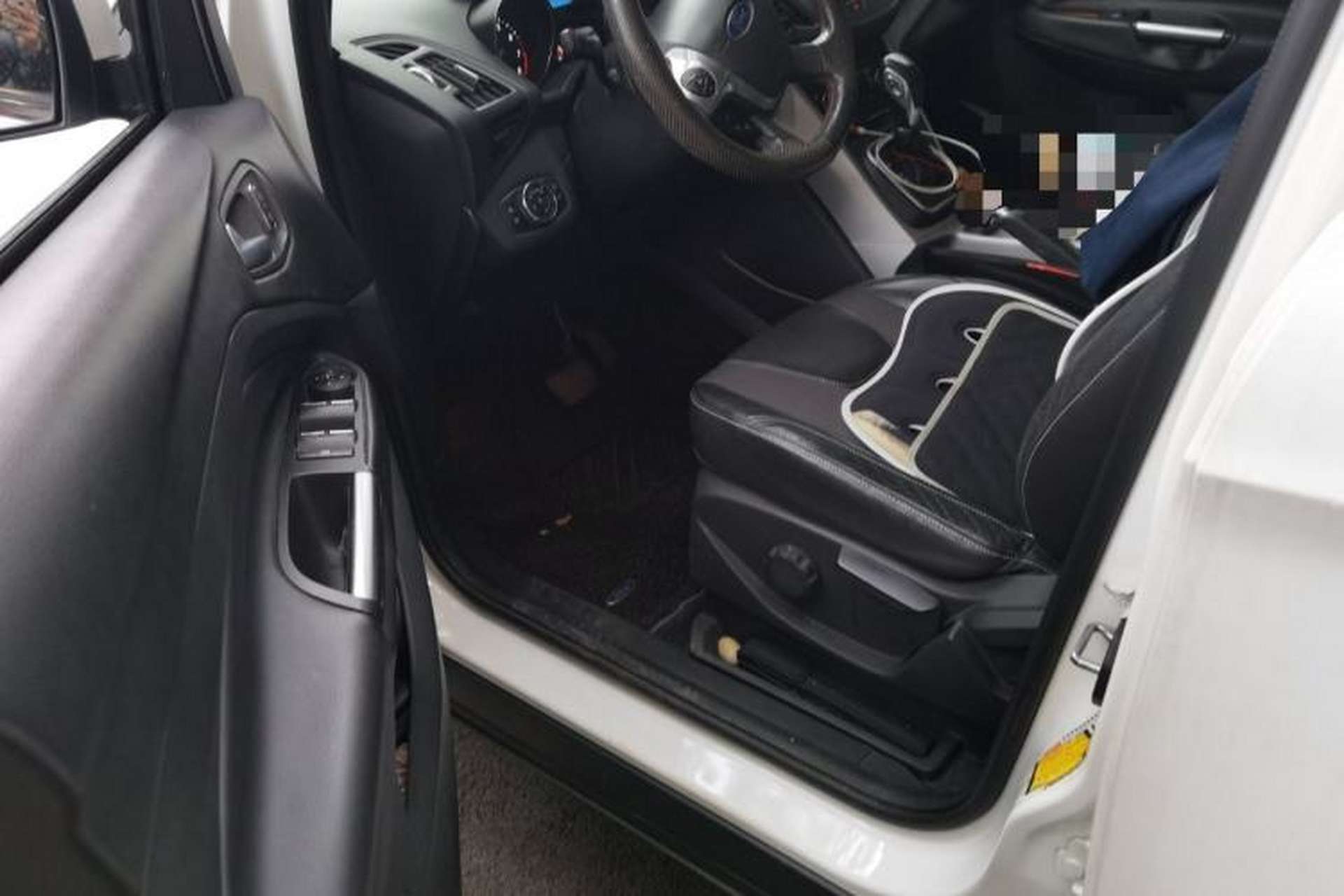 Used Ford Kuga 2013 1.6L GTDi Two-Wheel-Drive Trend Model Driver Seat