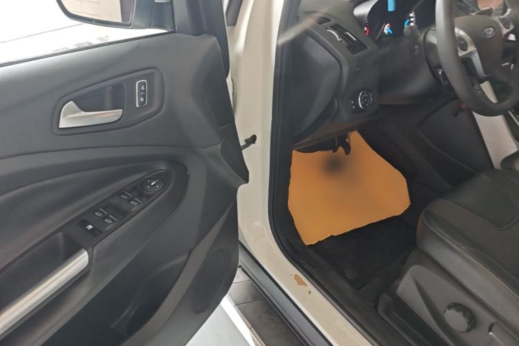 Used Ford Kuga 2013 1.6L GTDi Two-Wheel-Drive Trend Model Driver Seat