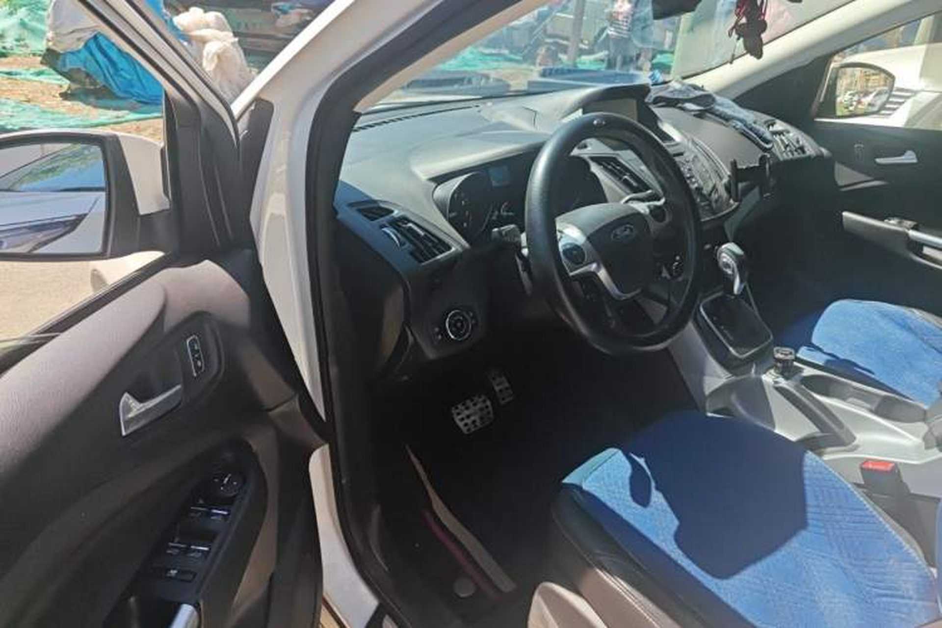 Used Ford Kuga 2013 1.6L GTDi Two-Wheel-Drive Trend Model Driver Seat