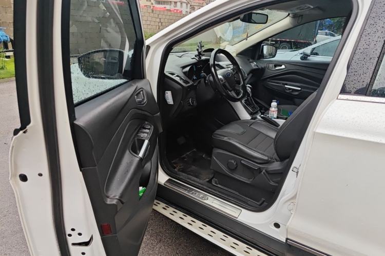 Used Ford Kuga 2013 1.6L GTDi Two-Wheel-Drive Trend Model Driver Seat