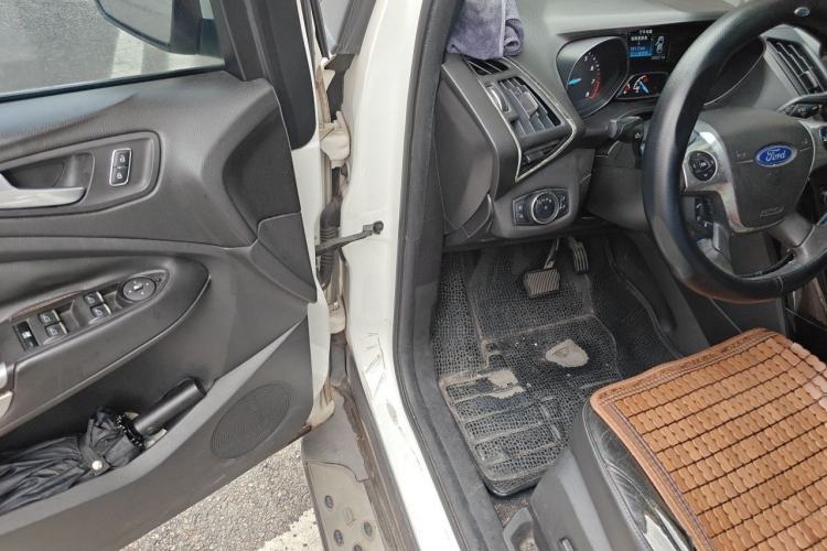 Used Ford Kuga 2013 2.0L GTDi Four-Wheel-Drive Sport Model Driver Seat