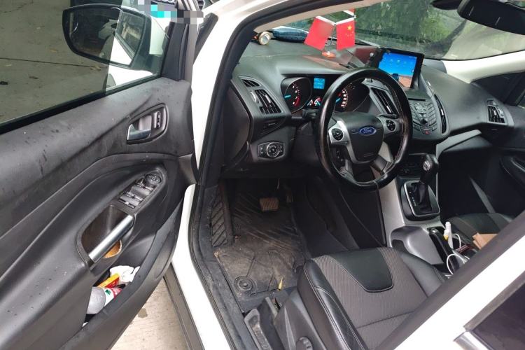 Used Ford Kuga 2013 1.6L GTDi Two-Wheel-Drive Trend Model Driver Seat