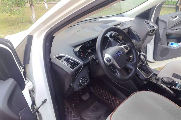 Used Ford Kuga 2013 2.0L GTDi Four-Wheel-Drive Sport Model Driver Seat