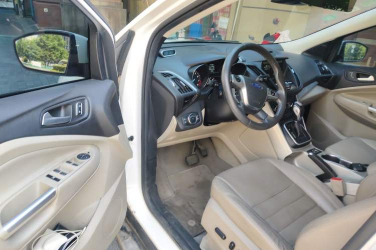 Used Ford Kuga 2013 2.0L GTDi Four-Wheel Drive Premium Model Driver Seat