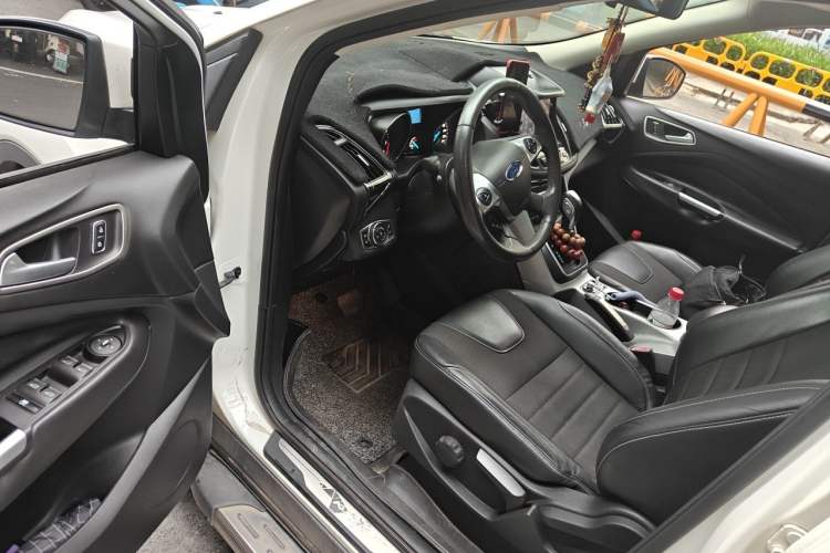 Used Ford Kuga 2013 1.6L GTDi Two-Wheel-Drive Trend Model Driver Seat