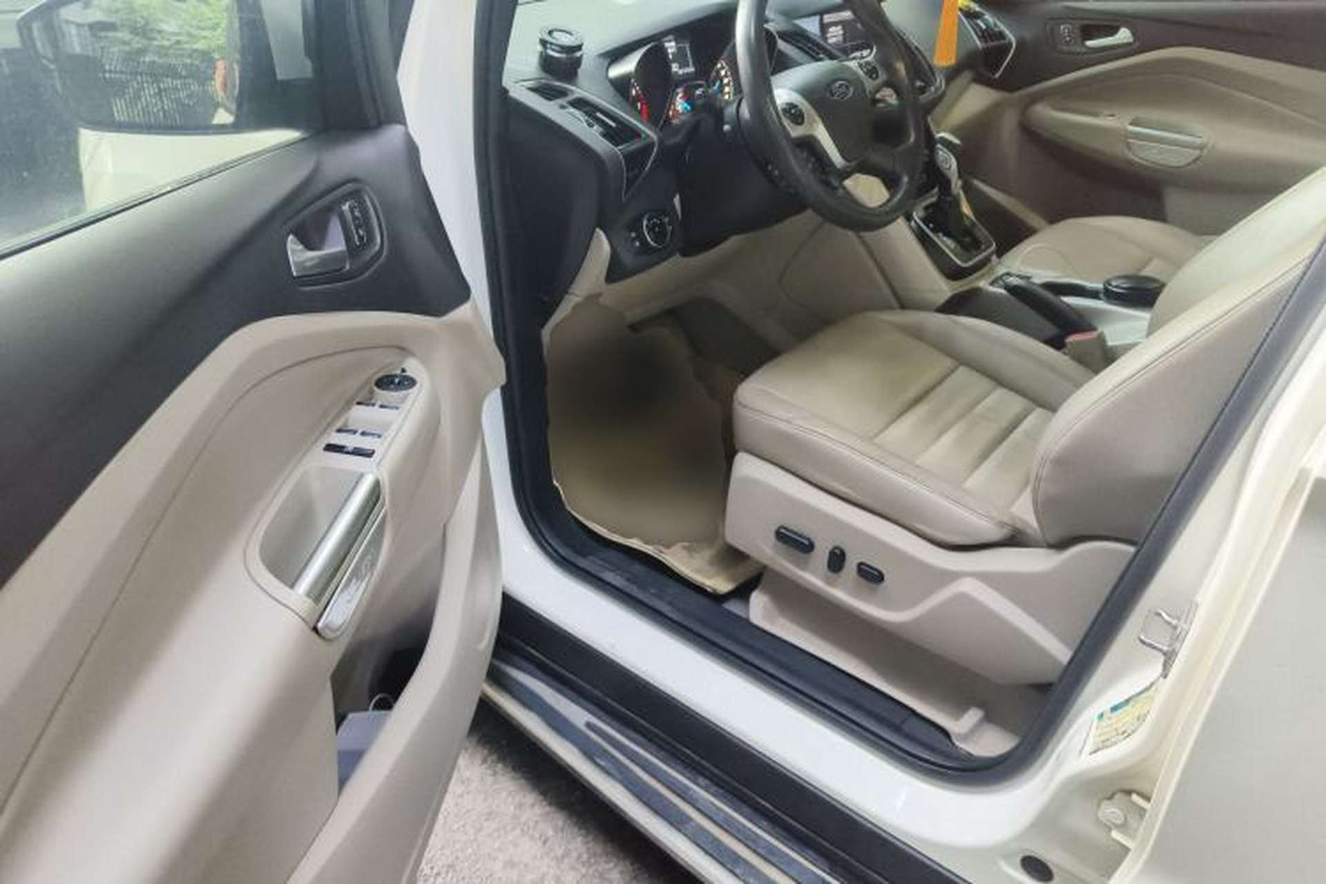 Used Ford Kuga 2013 2.0L GTDi Four-Wheel Drive Premium Model Driver Seat