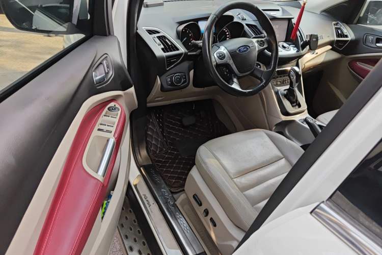 Used Ford Kuga 2013 2.0L GTDi Four-Wheel Drive Premium Model Driver Seat