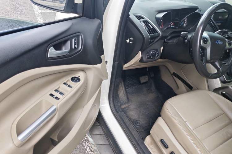 Used Ford Kuga 2013 2.0L GTDi Four-Wheel Drive Premium Model Driver Seat