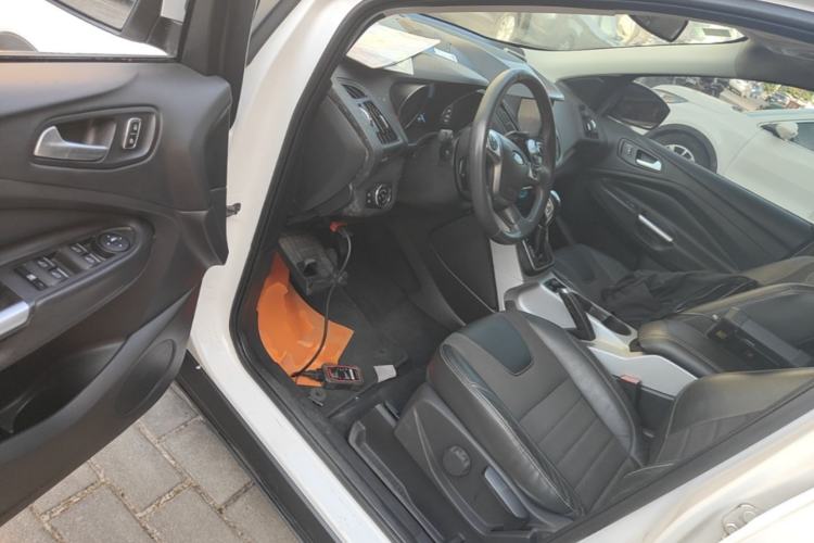 Used Ford Kuga 2013 1.6L GTDi Two-Wheel-Drive Trend Model Driver Seat