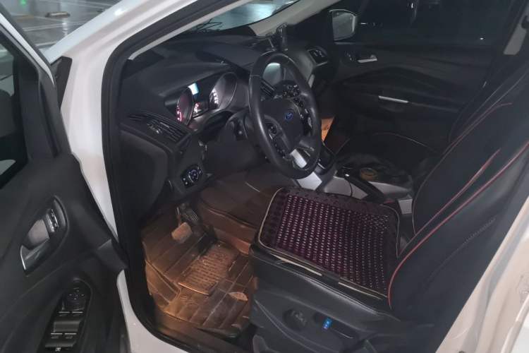 Used Ford Kuga 2013 1.6L GTDi Two-Wheel-Drive Trend Model Driver Seat
