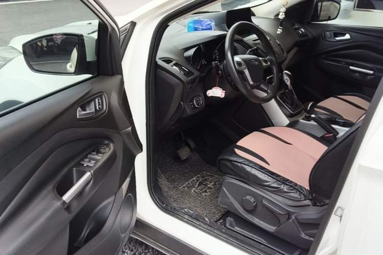 Used Ford Kuga 2013 1.6L GTDi Two-Wheel-Drive Trend Model Driver Seat