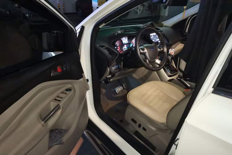 Used Ford Kuga 2013 2.0L GTDi Four-Wheel Drive Premium Model Driver Seat