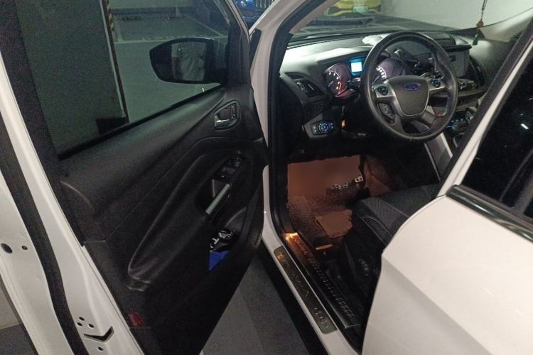Used Ford Kuga 2013 1.6L GTDi Two-Wheel-Drive Trend Model Driver Seat
