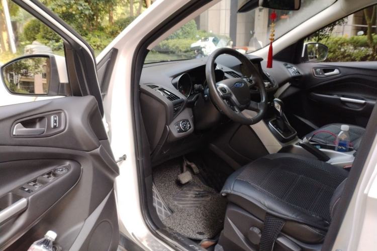 Used Ford Kuga 2013 1.6L GTDi Two-Wheel-Drive Trend Model Driver Seat