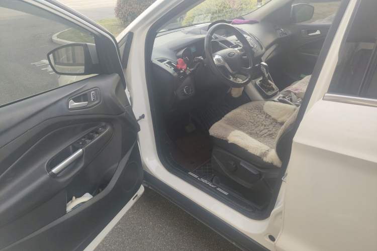 Used Ford Kuga 2013 1.6L GTDi Two-Wheel-Drive Trend Model Driver Seat