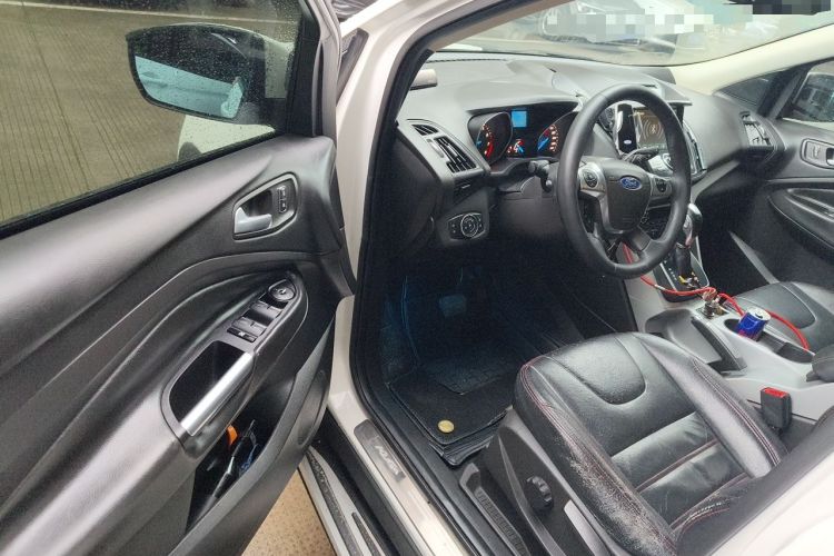Used Ford Kuga 2013 1.6L GTDi Two-Wheel-Drive Trend Model Driver Seat