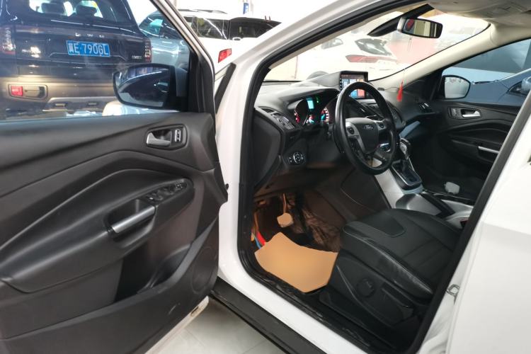 Used Ford Kuga 2013 1.6L GTDi Two-Wheel-Drive Trend Model Driver Seat