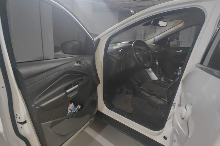 Used Ford Kuga 2013 1.6L GTDi Two-Wheel-Drive Trend Model Driver Seat